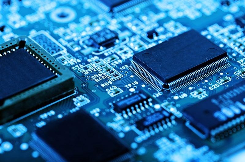 Arm начала агрессивно отбирать долю рынка процессоров у Intel и AMD