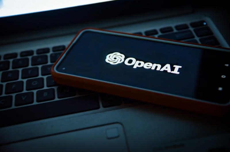 Глава OpenAI рассказал о секретном ИИ-гаджете, который разрабатывается с Джони Айвом