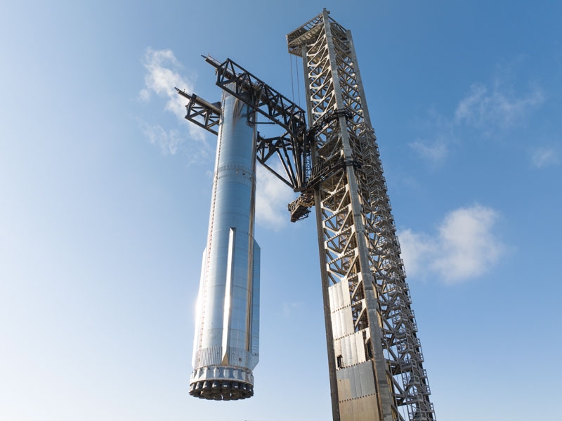 Ракету SpaceX Starship  выкатили на стартовый стол — до пуска осталось всего ничего