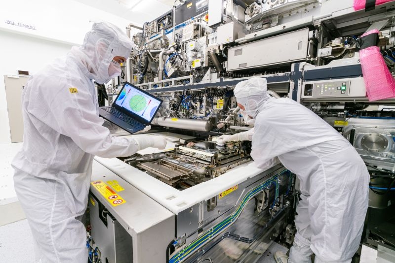 ASML намеревается стать крупным инвестором ИИ-стартапа Mistral AI