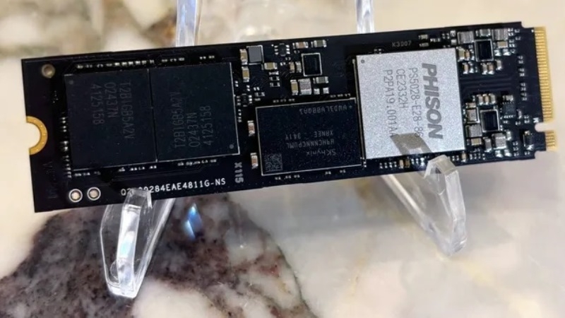 К сбоям в работе SSD приводит бета-версия прошивки контроллеров Phison, а не обновление Windows 11