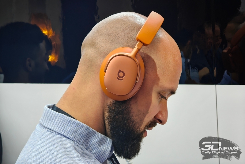 Репортаж и интервью со стенда Baseus на выставке IFA 2025: передовые наушники с Sound by Bose и не только