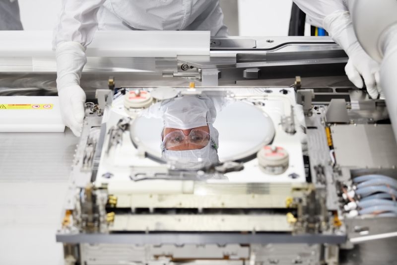 ASML поставила первый литографический сканер для чипов будущего с трёхмерной упаковкой